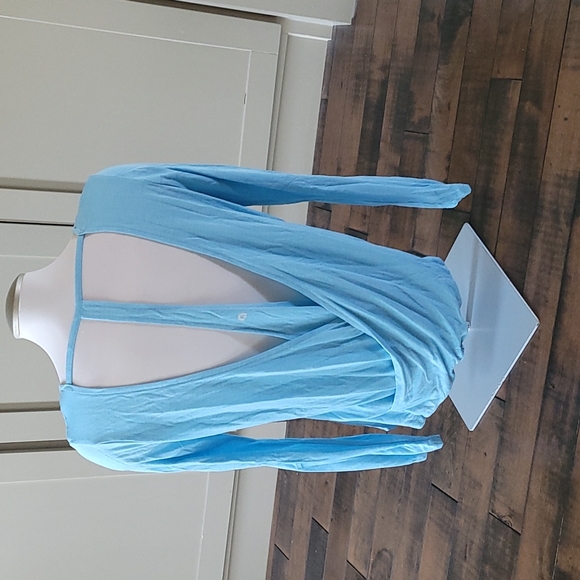 Hyba workout top Blue. Size medium. - Picture 3 of 4